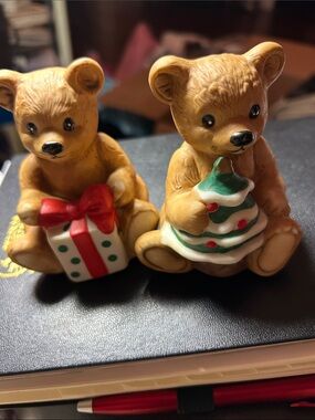Homco 2 Bears with Red Bow and Gift -& tree shelf sitter porcelain figurines